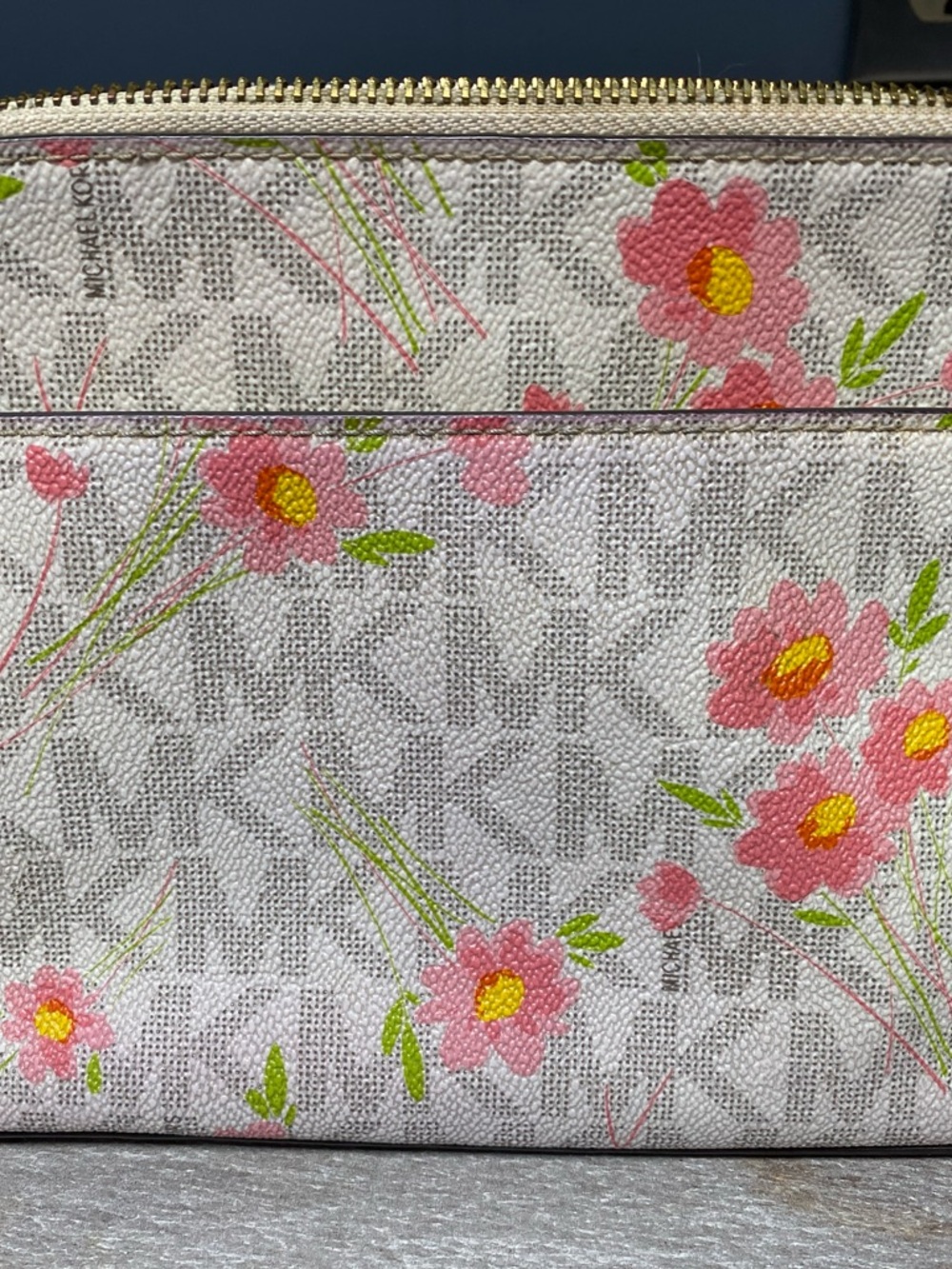 Michael Kors White Floral MK Monogram Cross body bag with Pink & Yellow Blooms - Picture 2 of 12